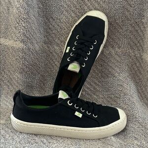 Cariuma Black Sneakers with White Soles